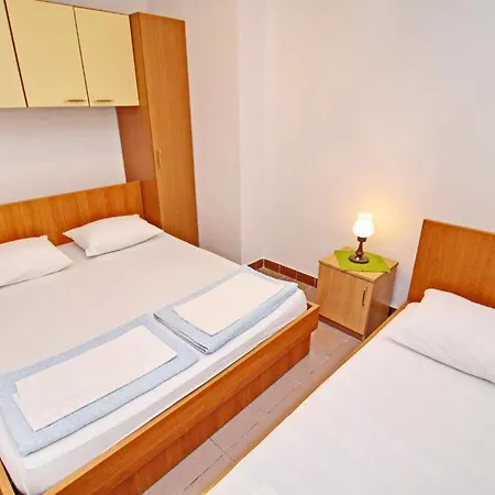 Neven Apartment *